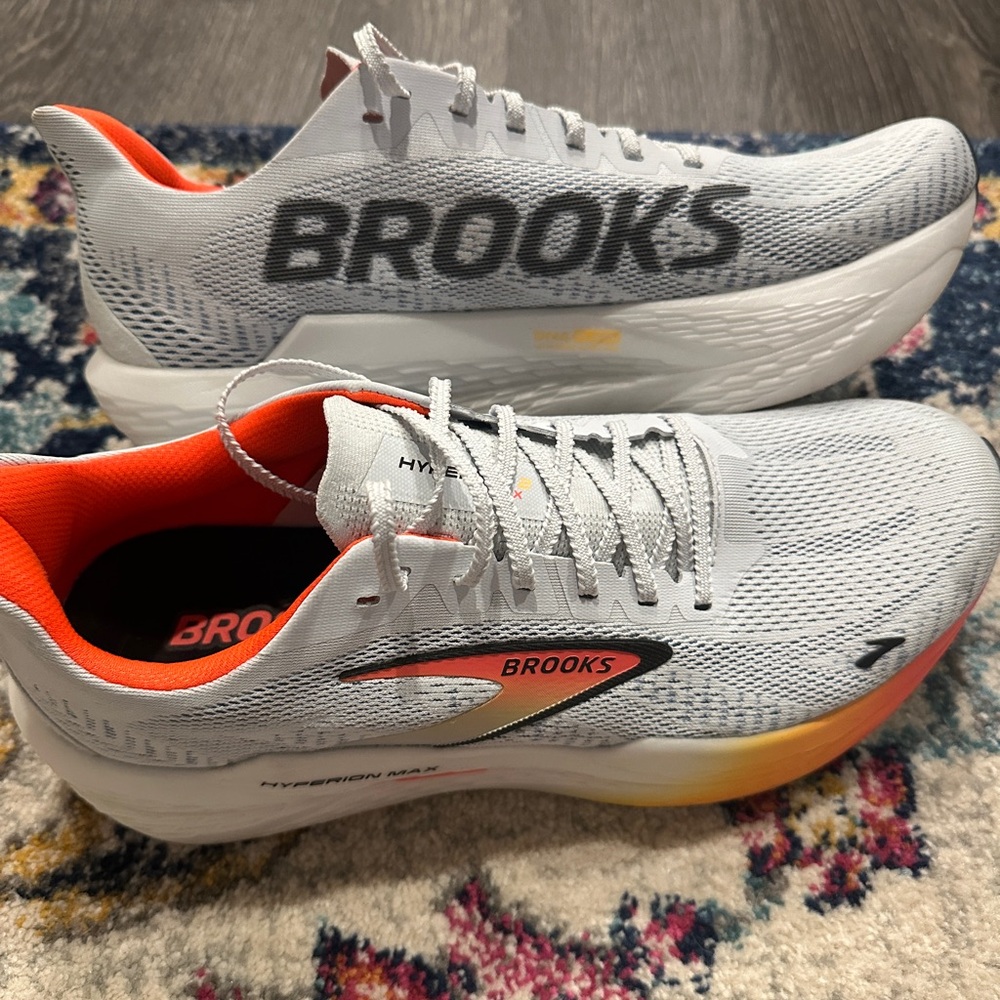 Brooks Hyperion Max 2
